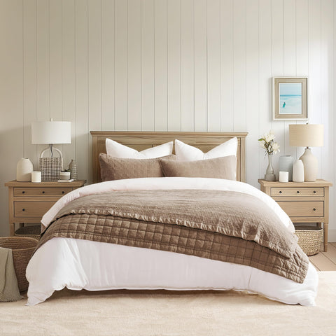 Evergracehome all-season lightweight bedding keeps you comfortable year-round.