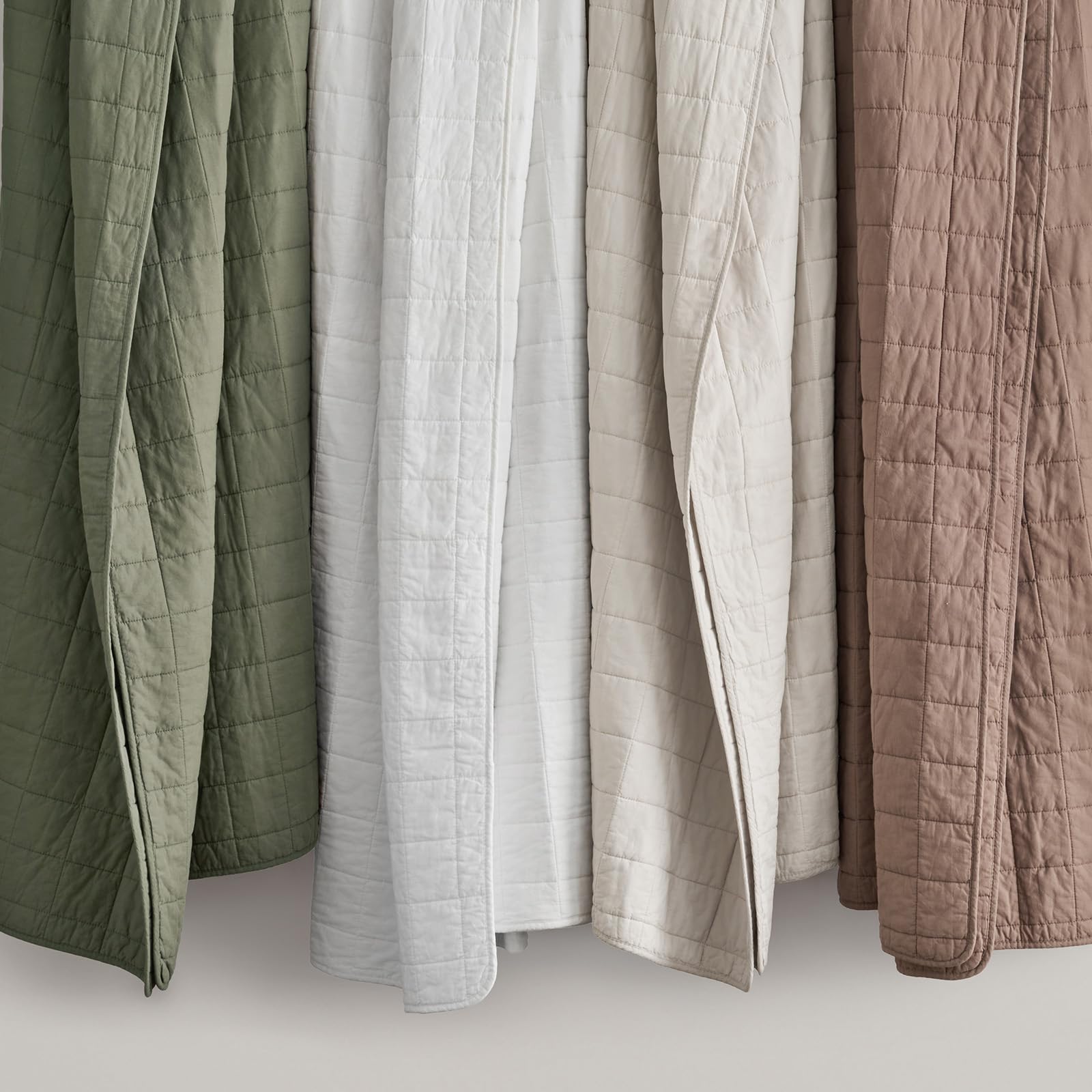 EVERGRACEHOME all-season-quilt-set provides versatile warmth for year-round comfort.
