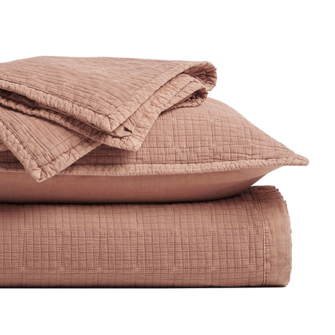Evergracehome all-season softness adapts to any bedroom style.