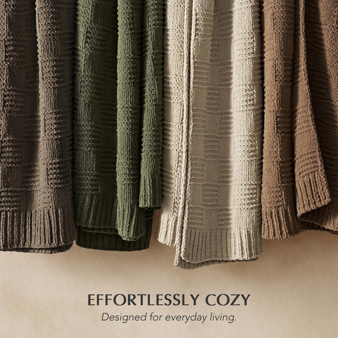 Evergracehome bed and living room accents with this decorative knit throw.