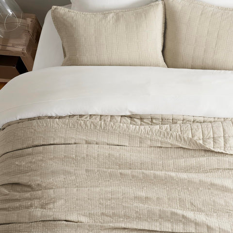 EVERGRACEHOME close-up texture highlighting stonewashed cotton for a soft feel