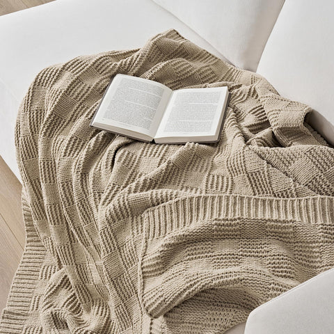 EVERGRACEHOME cloudlike-chenille blanket provides breathable softness year-round