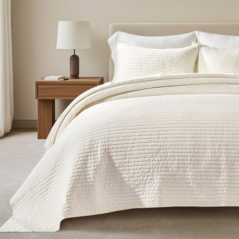 Evergracehome cotton sateen quilt king coverlet shows silky finish for refined styling.