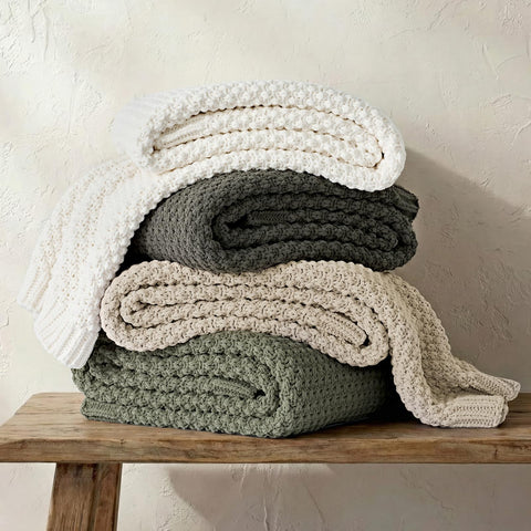EVERGRACEHOME cozy-bedroom-decor idea with moss-stitch texture and warm fiber