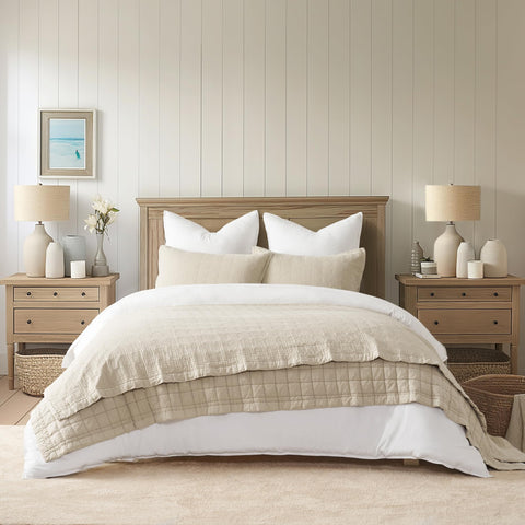 EVERGRACEHOME flax beige bedroom setup with quilt highlight