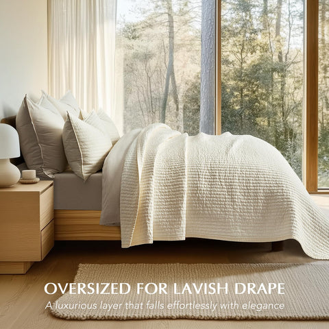 Evergracehome king-size quilt with two shams creates a coordinated bedding look.