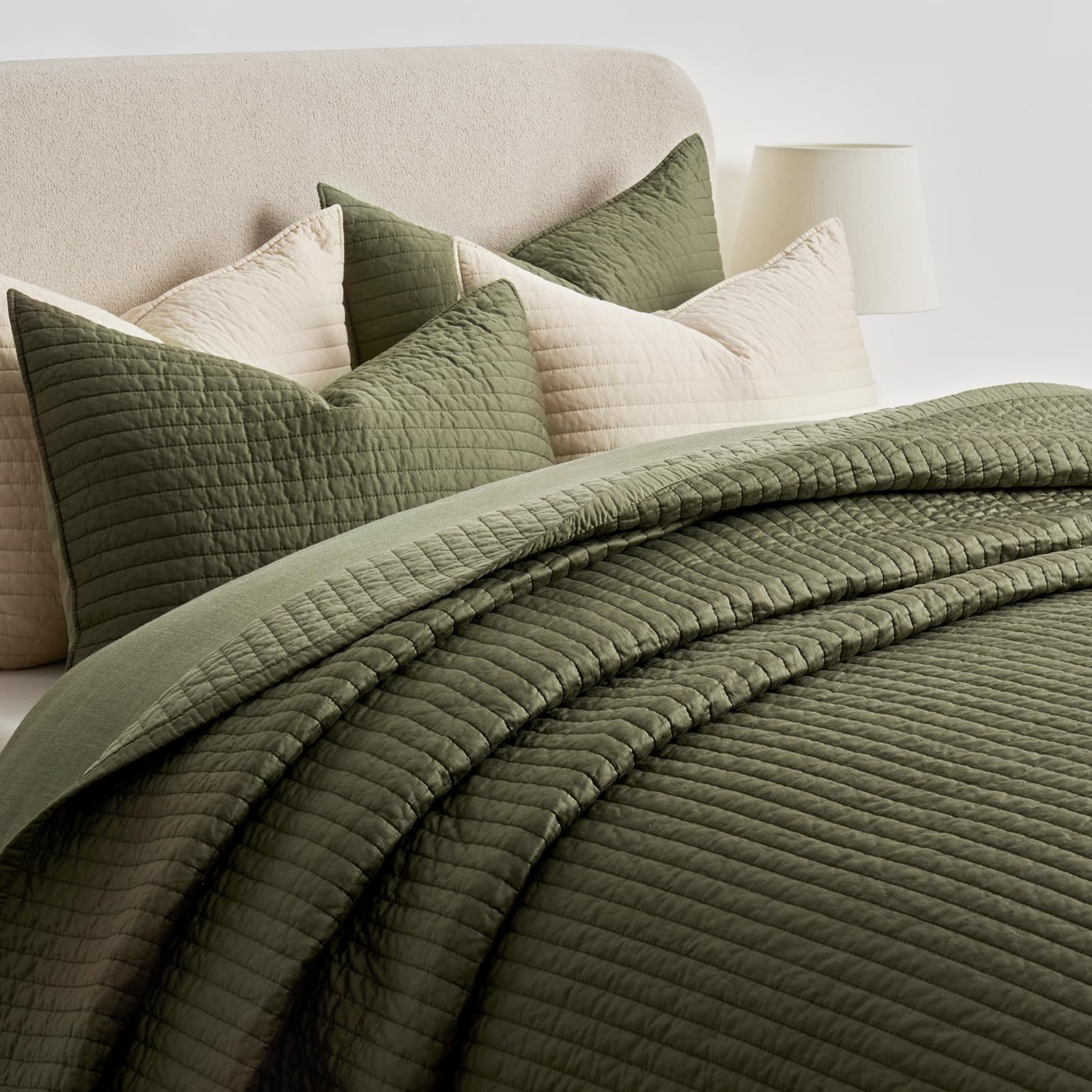 EVERGRACEHOME bedscape with pillows for versatile year-round styling