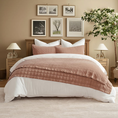 Evergracehome oversized drape quilt creates plush, stylish bedding ambiance.