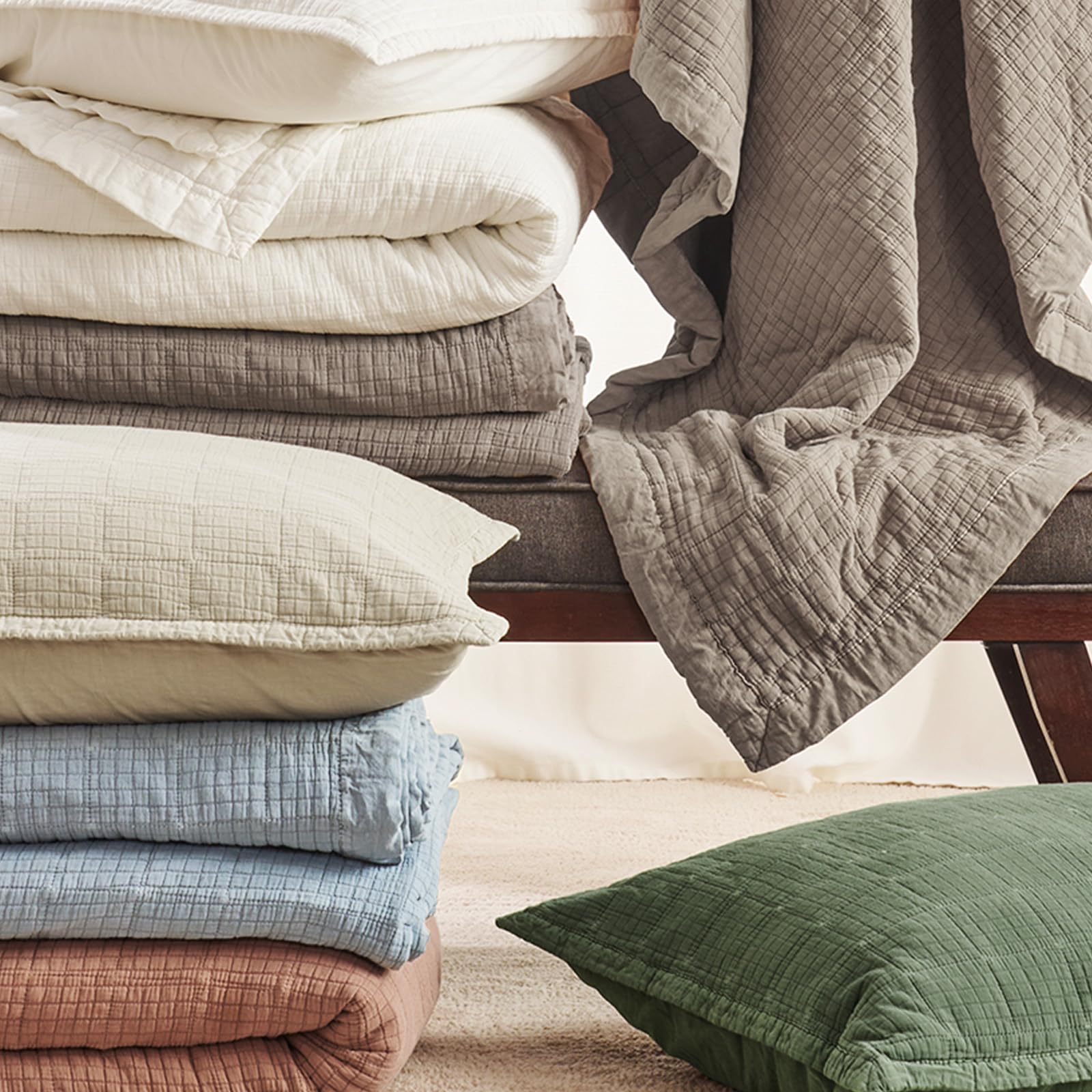 Evergracehome plant-based dyes closeup showing skin-friendly pigments.