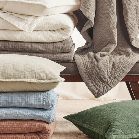 Evergracehome plant-based dyes closeup showing skin-friendly pigments.