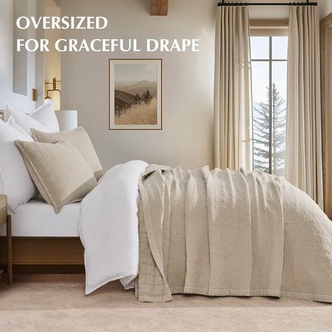 EVERGRACEHOME quilt front displaying crushed squares for timeless style
