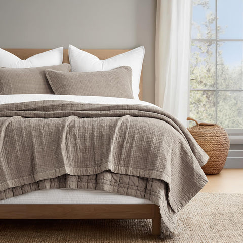 Evergracehome stonewashed cotton quilt front showcasing timeless style and breathability.