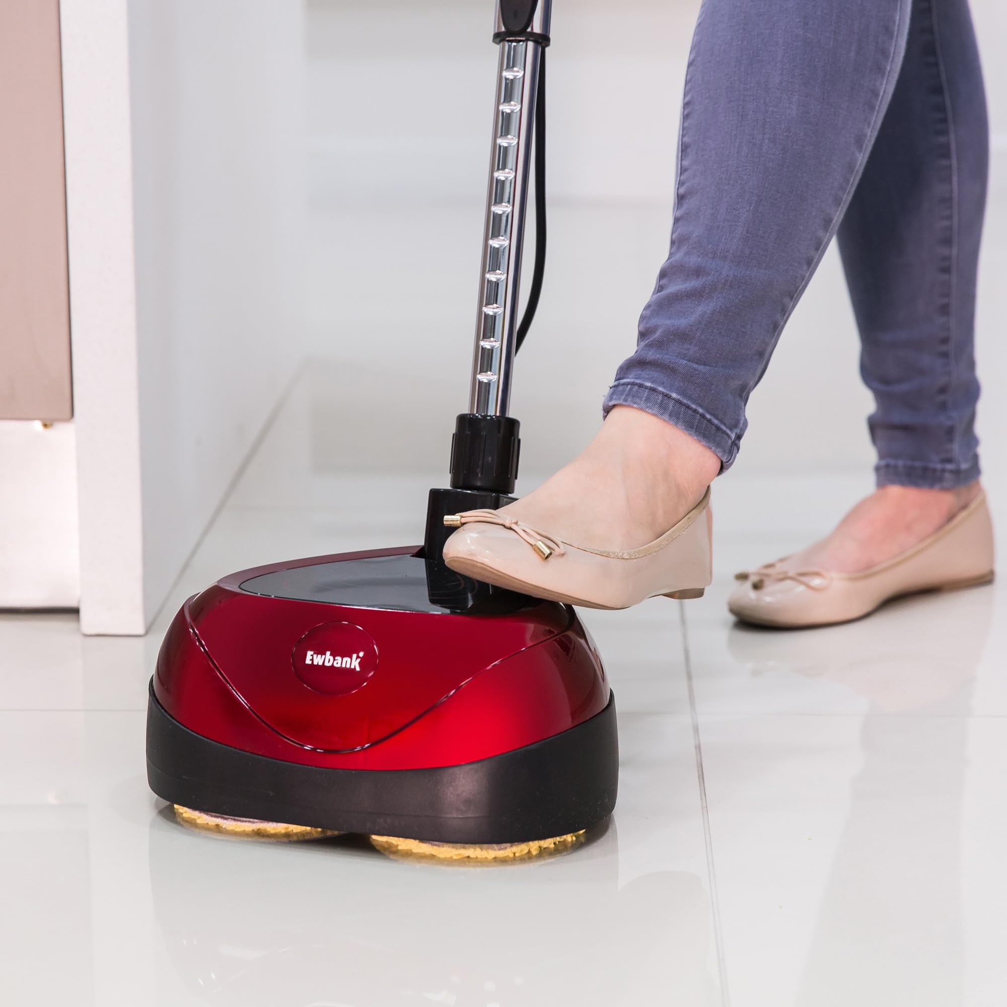Contra-rotating discs at 2200 rpm deliver powerful, controlled cleaning.