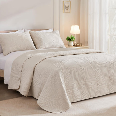 Exclusivo Mezcla brushed microfiber bedspread feels ultra-soft and breathable