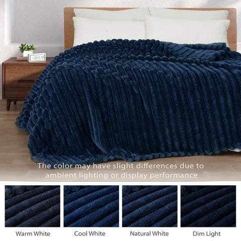 Exclusivo Mezcla double-faced plush blanket with luxurious touch and gloss