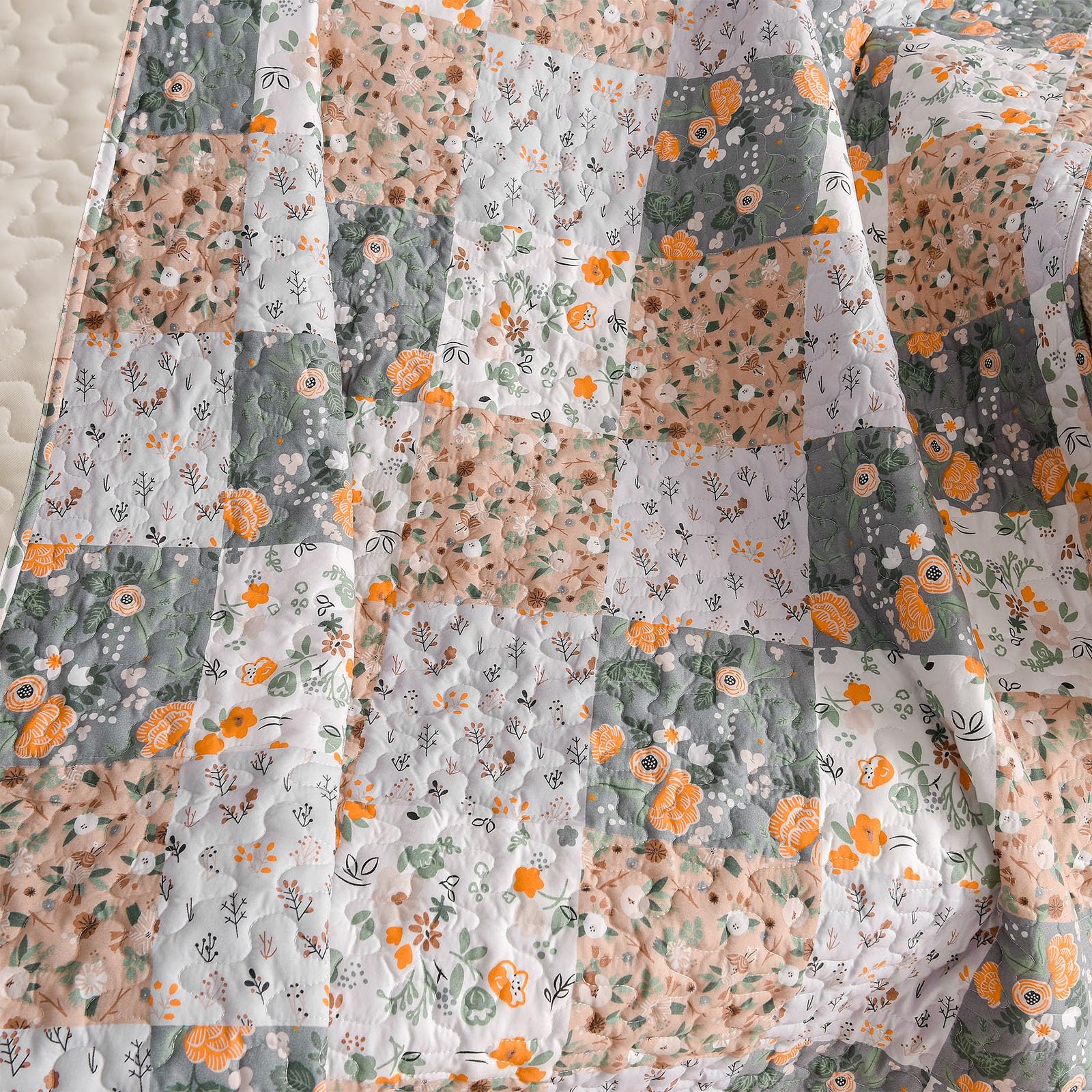 Exclusivo Mezcla easy-care machine wash throw maintains color