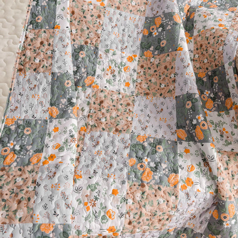 Exclusivo Mezcla easy-care machine wash throw maintains color