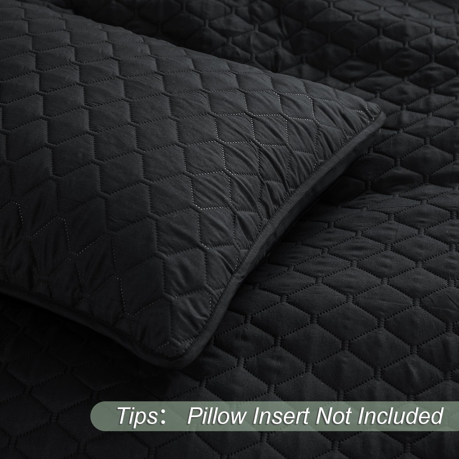 Exclusivo Mezcla easy-care quilt; machine washable for simple maintenance.