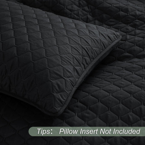 Exclusivo Mezcla easy-care quilt; machine washable for simple maintenance.