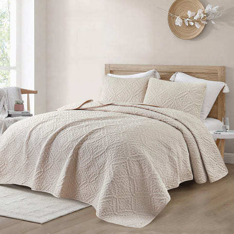 Exclusivo Mezcla quilt closeup, ultra-soft microfiber texture for cozy nights.