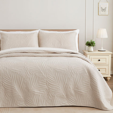 Exclusivo Mezcla king-size quilt with leaf pattern for all-season comfort