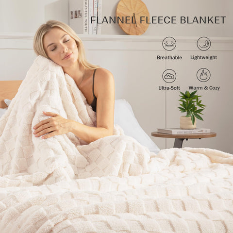 Exclusivo Mezcla queen size blanket with checkered pattern adds decorative texture.