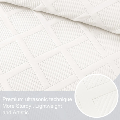Exclusivo Mezcla quilt features minimalist diamond-striped design