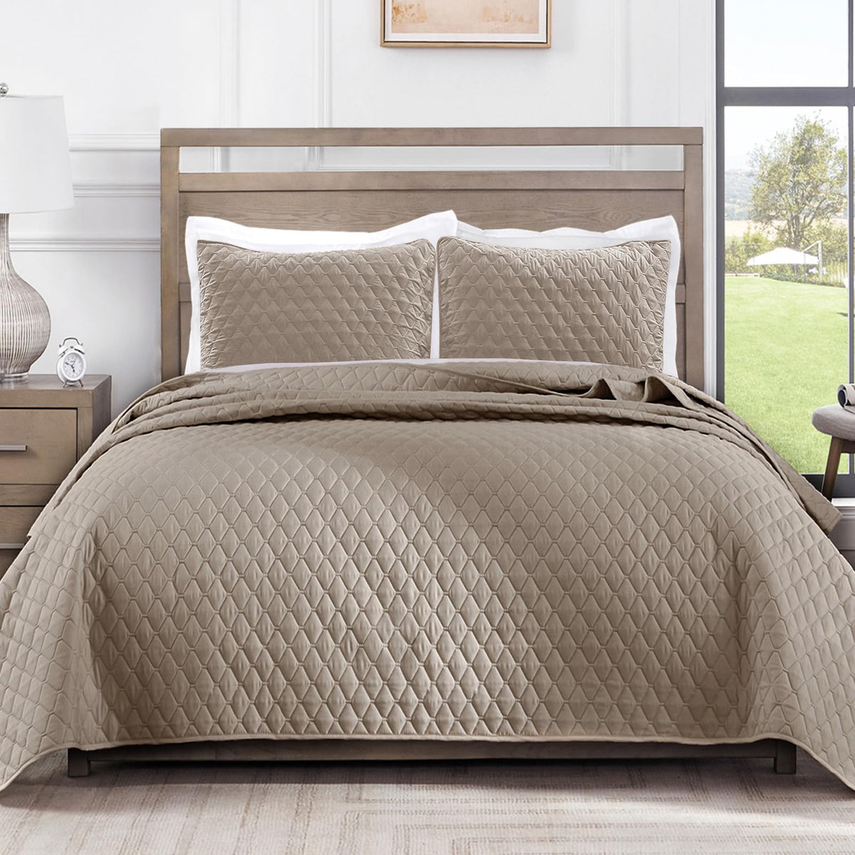 Exclusivo Mezcla reversible quilt set with full-queen design for versatile styling
