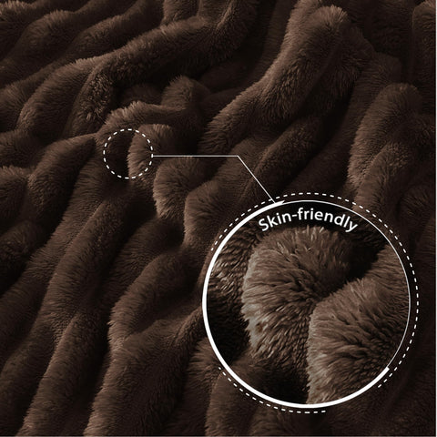Exclusivo Mezcla blanket with durable stitching for lasting use