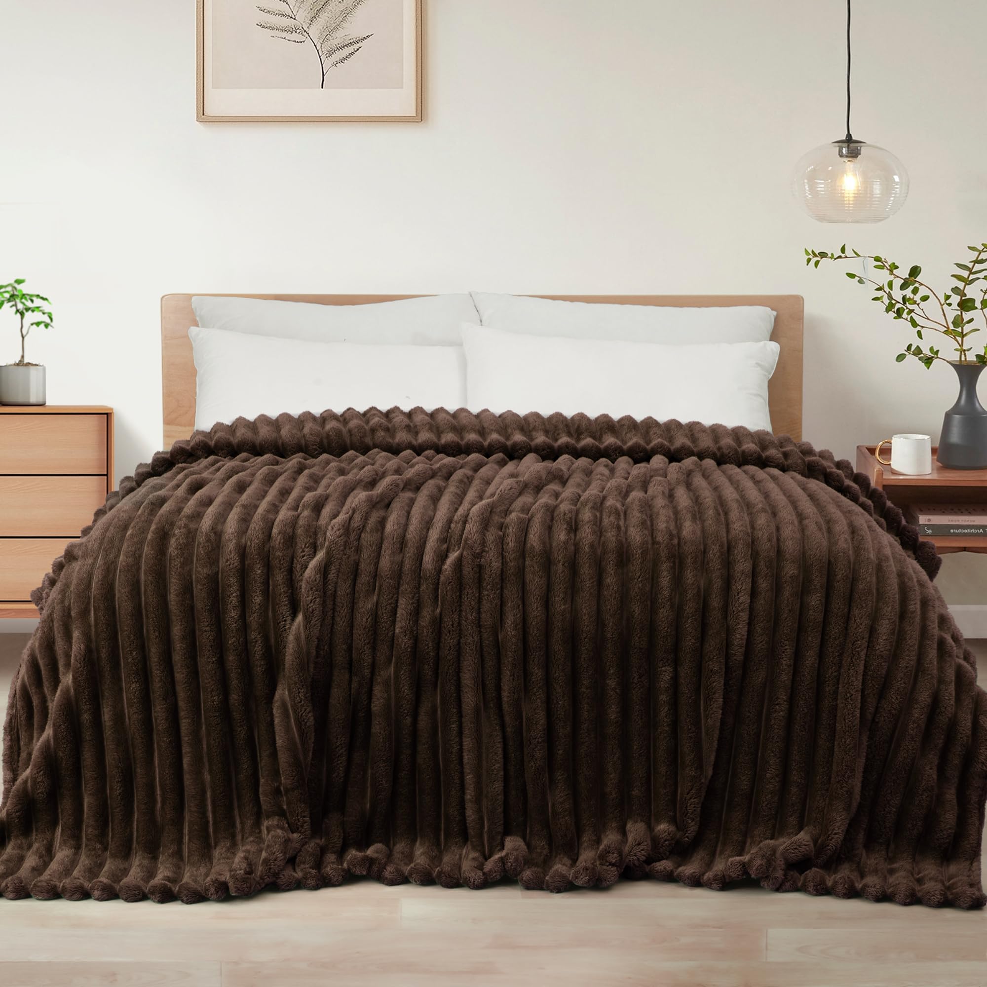 Exclusivo Mezcla twin-size blanket shows soft texture for plush comfort