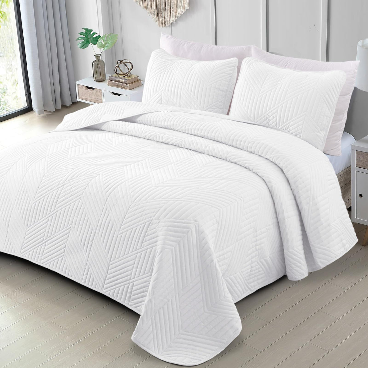 Exclusivo Mezcla Ultrasonic full-queen quilt set shows geometric pattern for all-season comfort