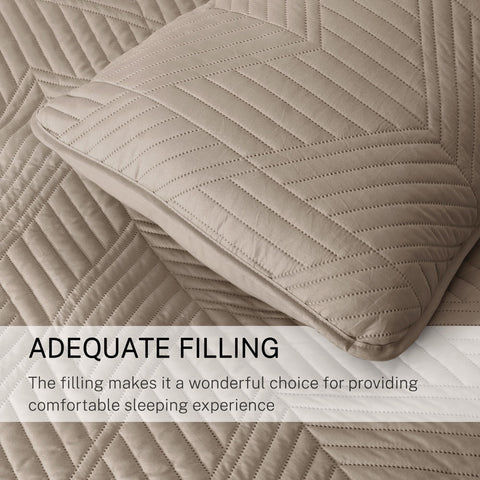 Exclusivo Mezcla Ultrasonic King Quilt bed setup enhances bedroom decor