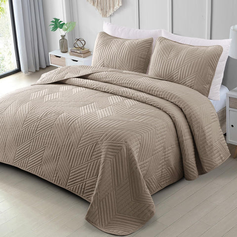 Exclusivo Mezcla Ultrasonic King Quilt top view shows modern geometry and light comfort