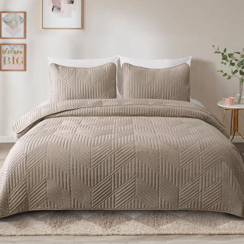 Exclusivo Mezcla embossed geometry quilt pattern rendered with ultrasonic embossing on lightweight fabric.