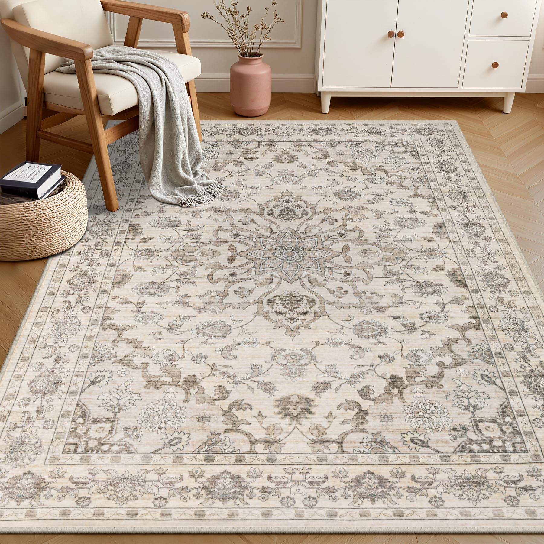 Expedix rug ultra-soft surface delivers cozy underfoot feel in living rooms and bedrooms.
