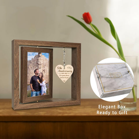 EYITUPC rotating frame demonstrates 360-degree display for two photos.