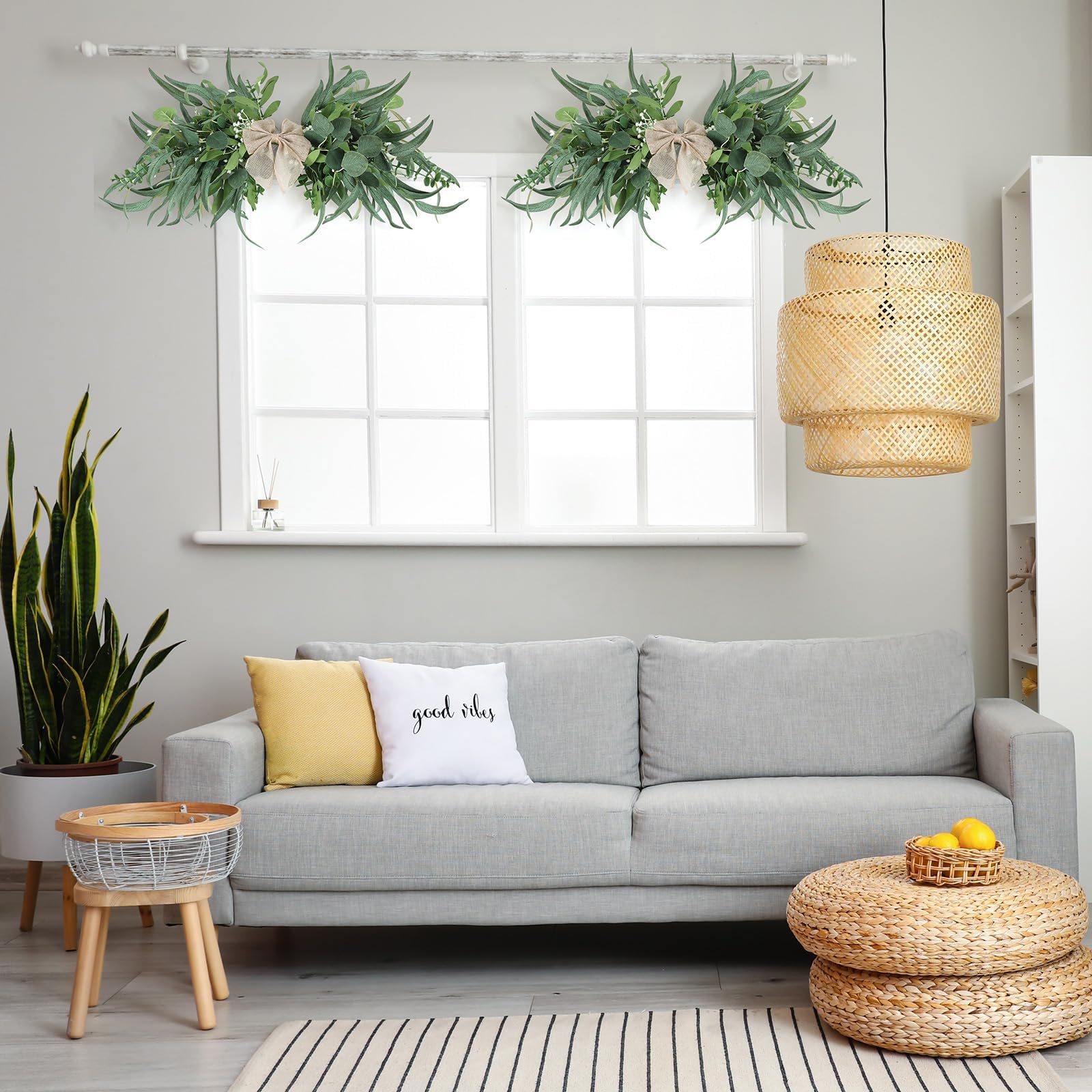 EYNDYN wreath with easy installation for quick setup