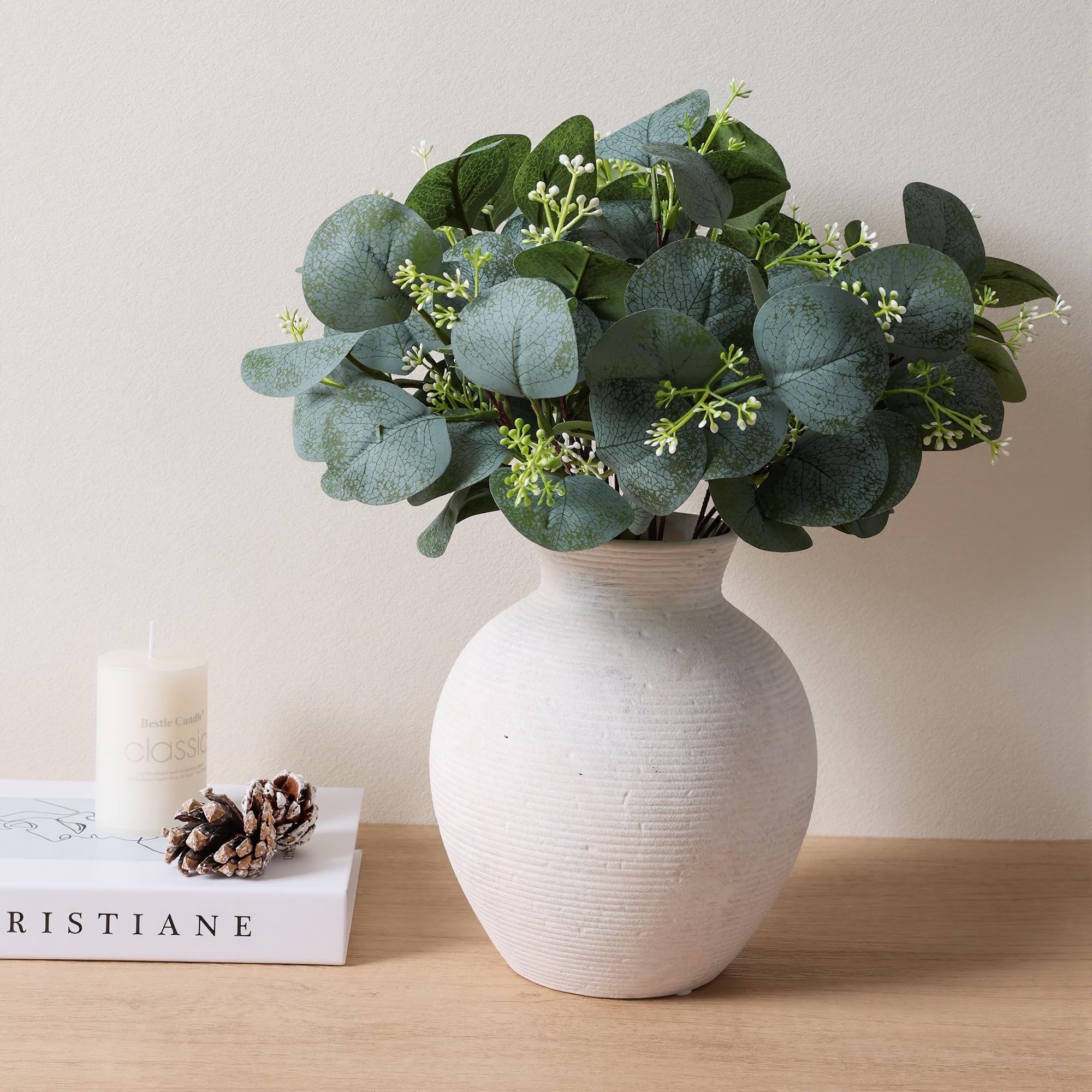 FancyPlus vase base prevents slips on tabletops during placement.
