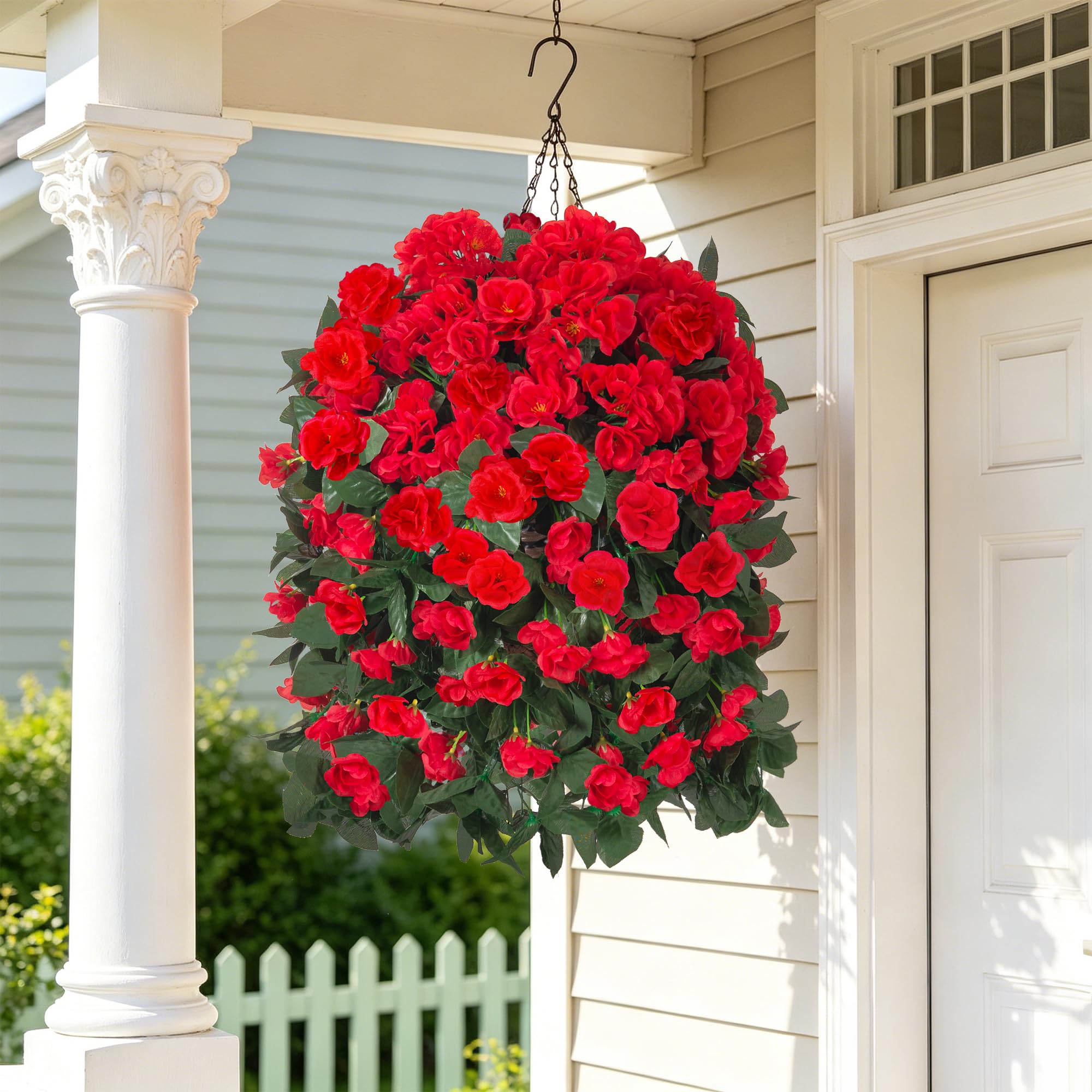 FancyPlus metal chain provides secure outdoor hanging.
