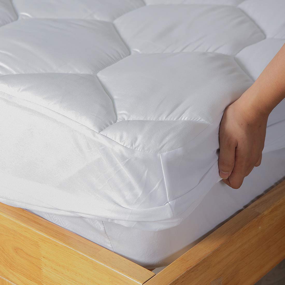 Favorland 360-pocket sides stretch to secure the topper