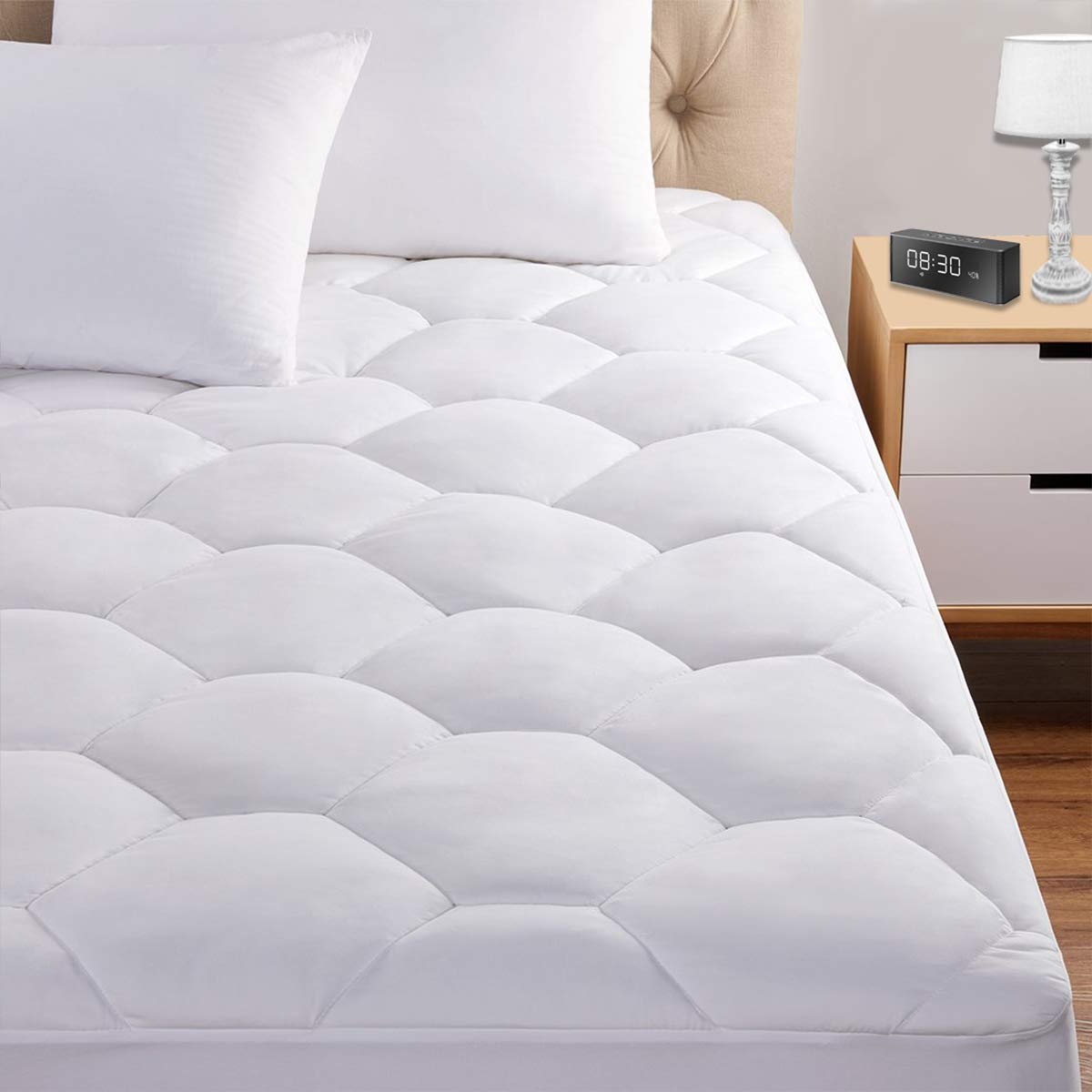 Favorland full mattress pad showing deep pocket and secure fit for 8-21 inch mattresses