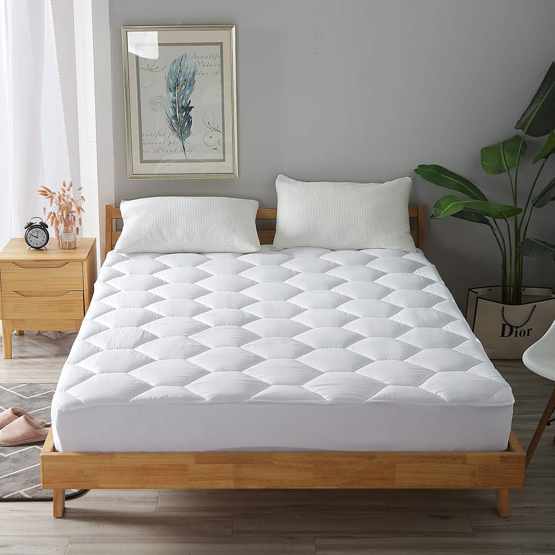 Favorland King Mattress Pad no-slip sides for steady sleeping.