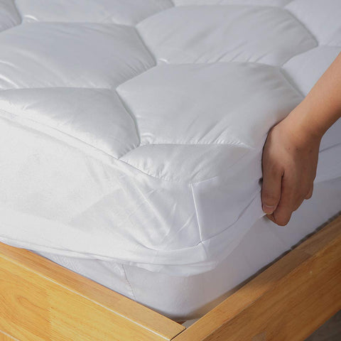 Favorland snow-down-alternative fill delivers fluffy warmth without feathers.