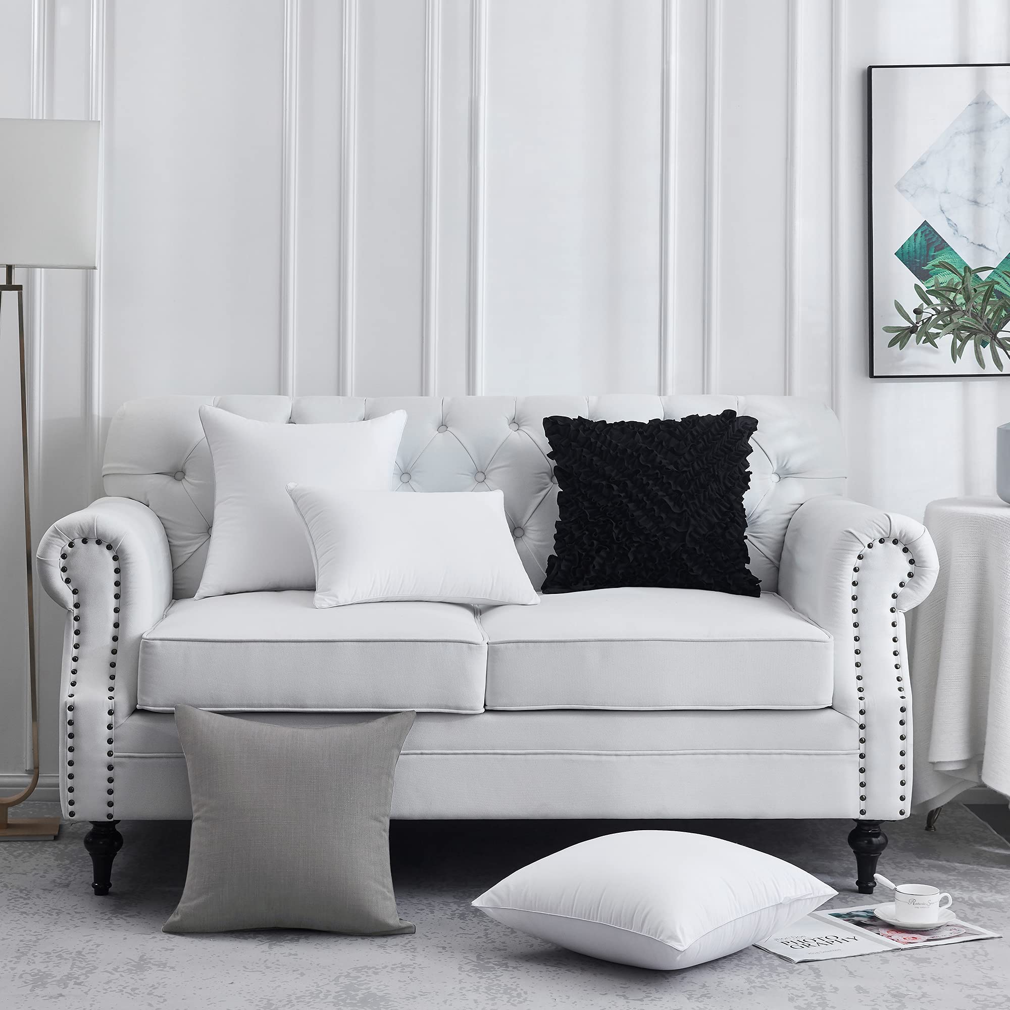 Favriq 18x18 pillow inserts feature a hidden zipper for easy removal.