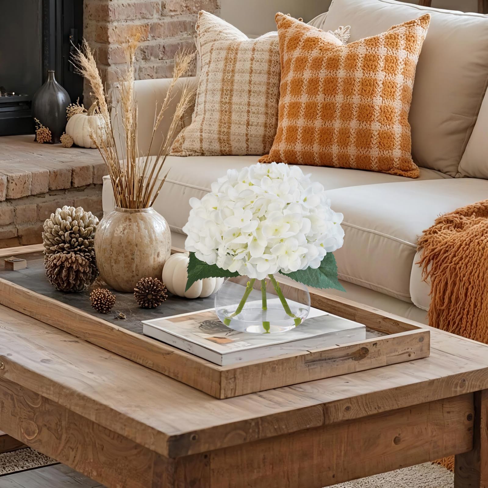 Bendable stems let you shape the arrangement to fit your table.