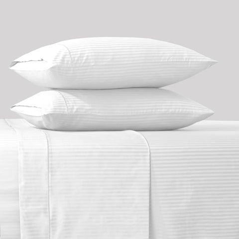 Feather & Stitch New York queen flat sheet 90x102 highlights a smooth, breathable surface.