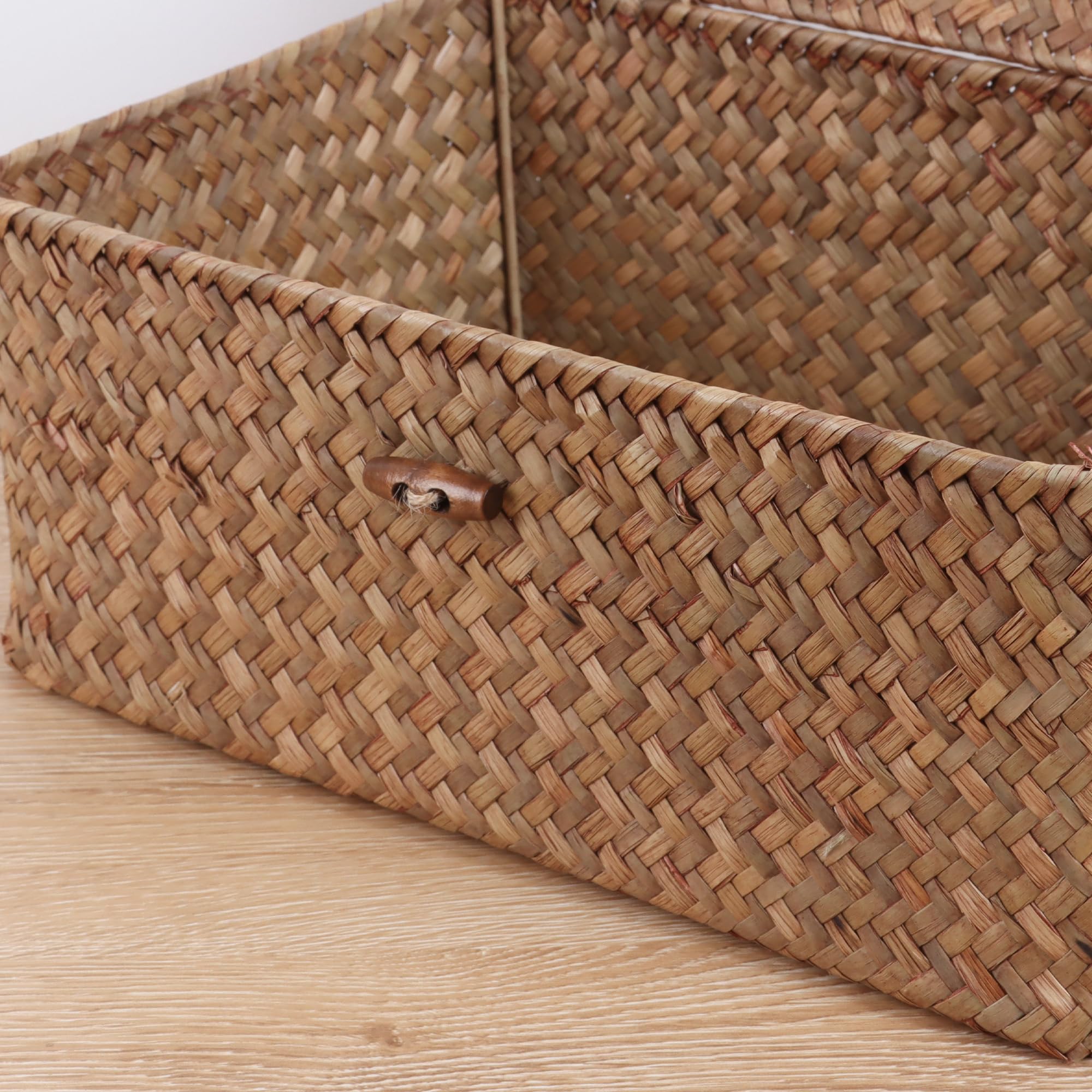 FEILANDUO storage basket lid buckle keeps items secure and clean