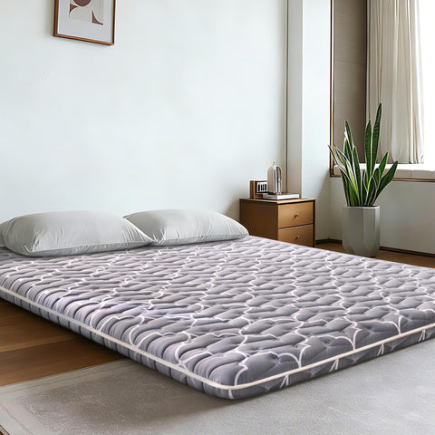 Feisaibaoly futon packaging demonstrates easy setup and space-saving design.