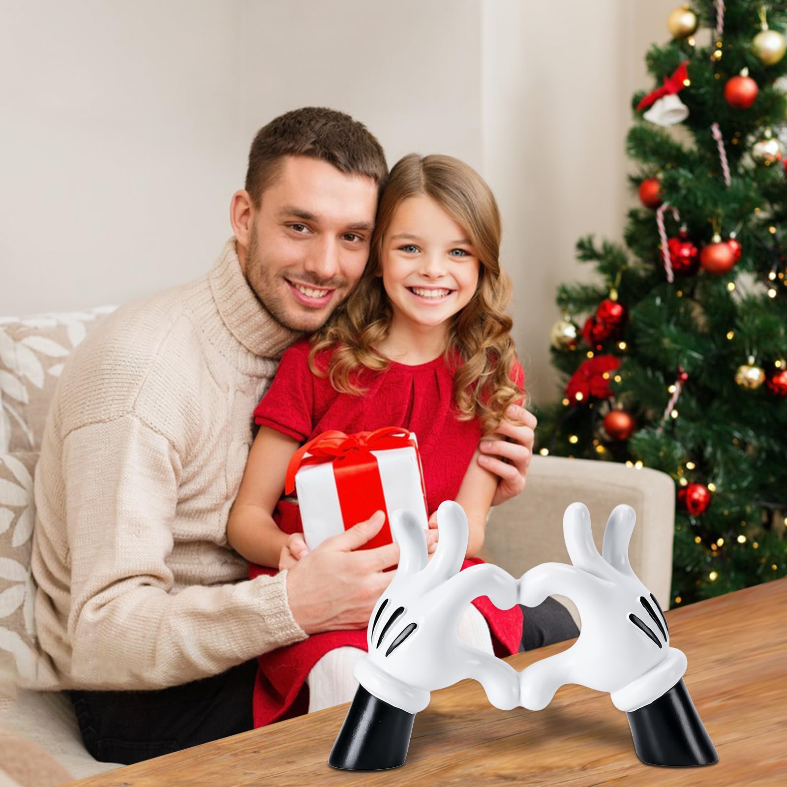 FelyHos heart hands statue is a thoughtful wedding or anniversary gift.
