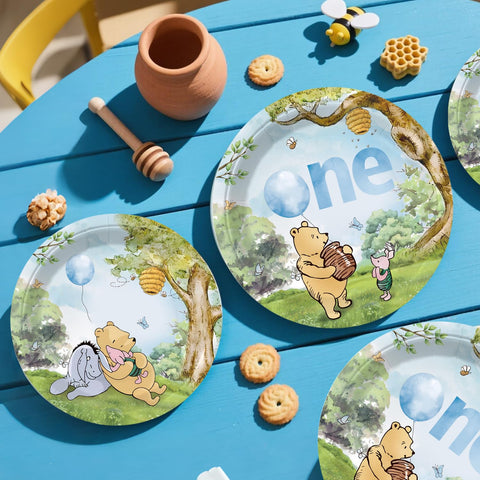 Fexivo Pooh dinnerware set includes plates and napkins for easy serving